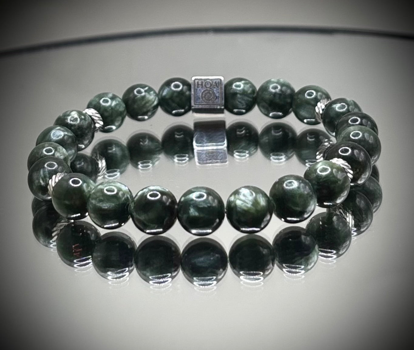 Гривна HOA „Серафинит“ от естествени камъни, ръчно изработена. Висок клас серафинит в ефирен и уникален стил.